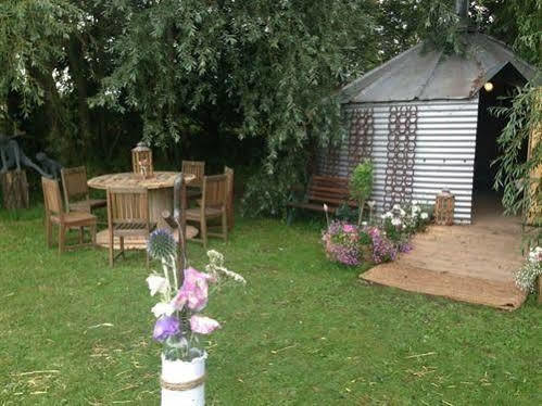 Green Hammerton Skipbridge Farm Shepherds Huts Campground מראה חיצוני תמונה