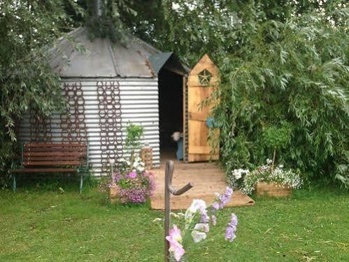 Green Hammerton Skipbridge Farm Shepherds Huts Campground מראה חיצוני תמונה