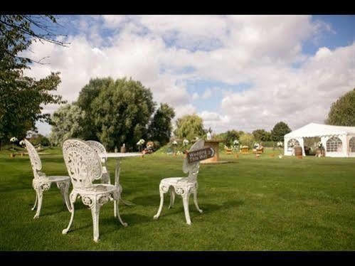 Green Hammerton Skipbridge Farm Shepherds Huts Campground מראה חיצוני תמונה